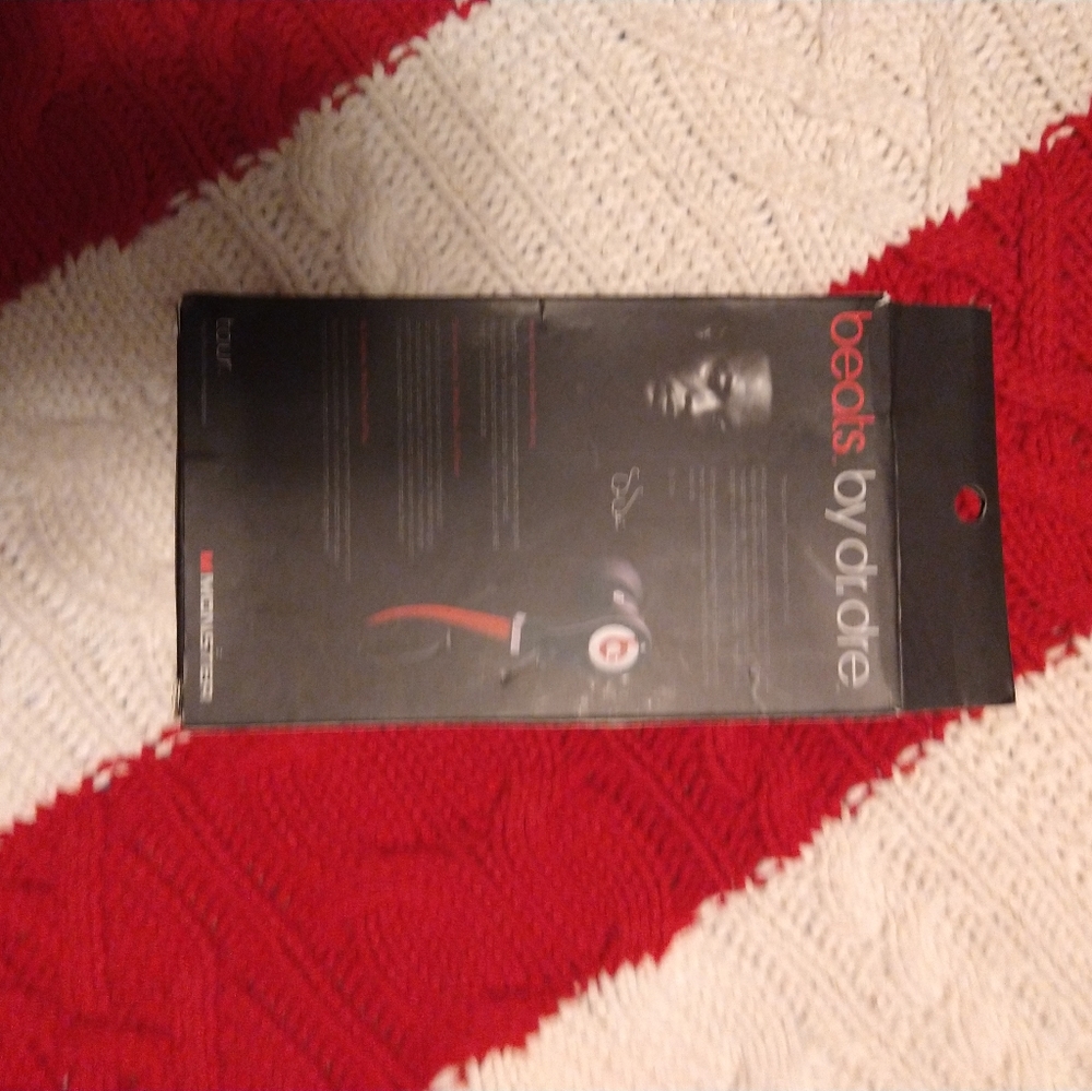 Dr Dre beats earplugs white.New in box
